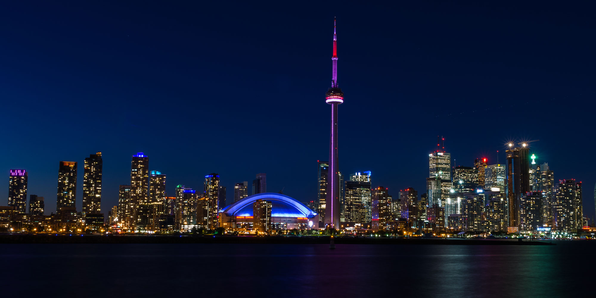 Landscape view of the Toronto skyline at night.